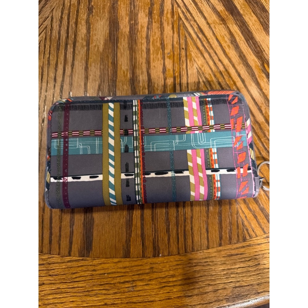 Vera Bradley RFID All in One Crossbody Wallet Gray Patchwork Plaid Zip Around - Picture 2 of 3
